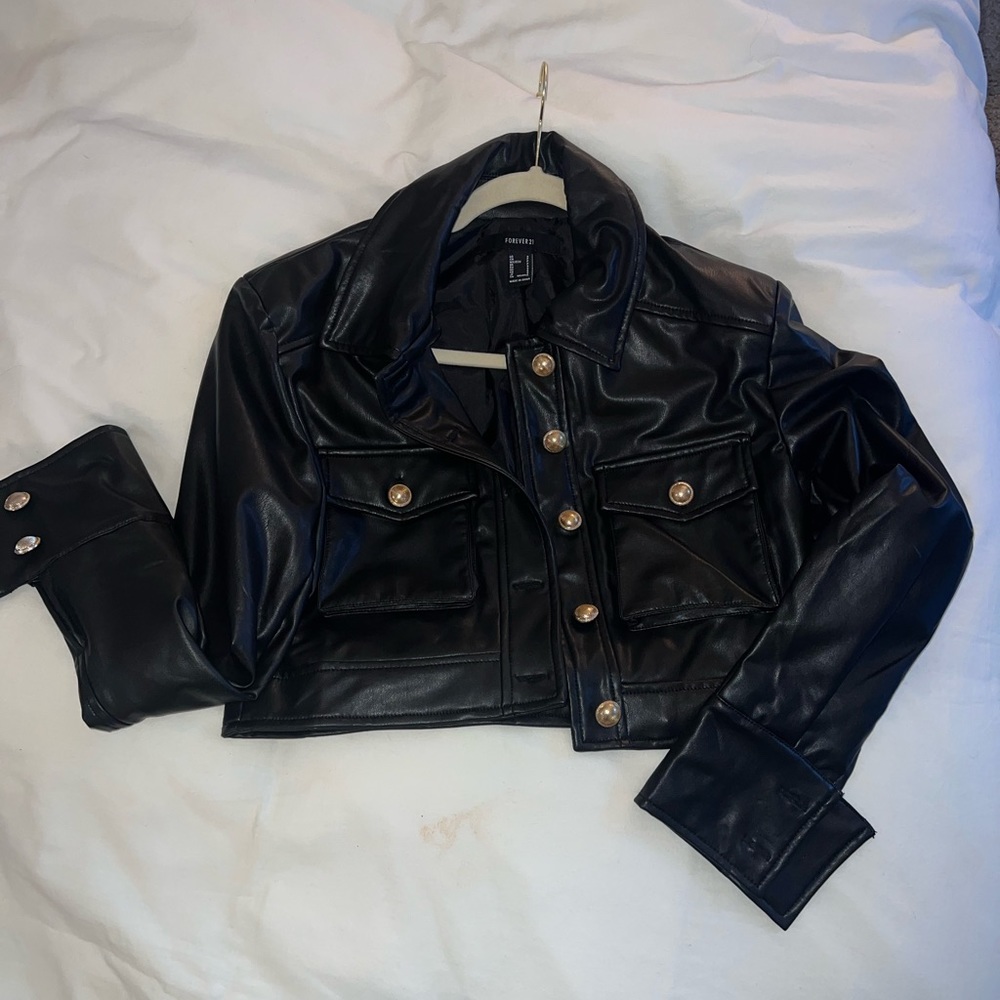 Cropped leather jacket